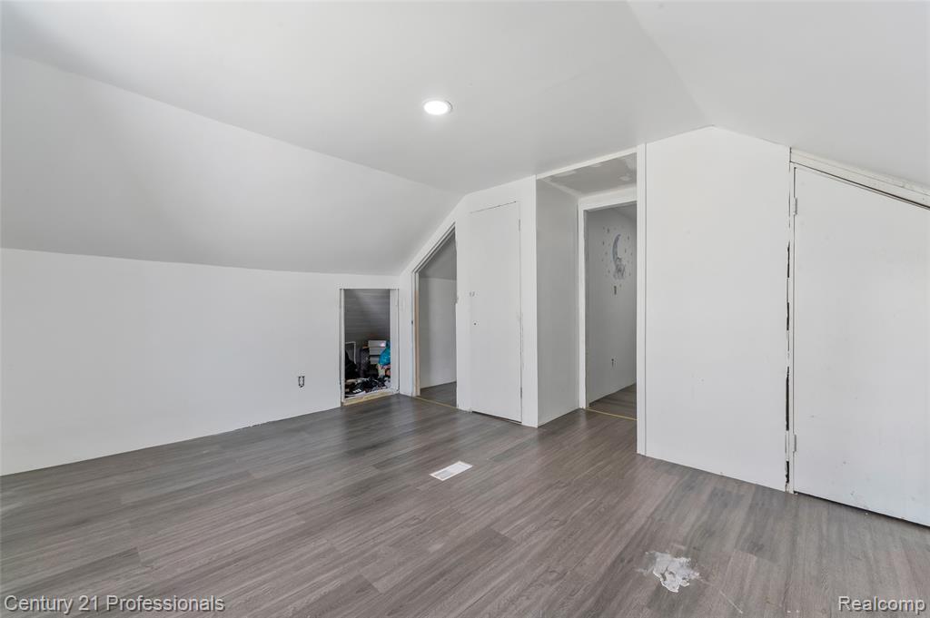 8040 Plainview Avenue Property Photo 13