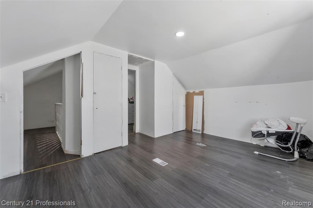 8040 Plainview Avenue Property Photo 14