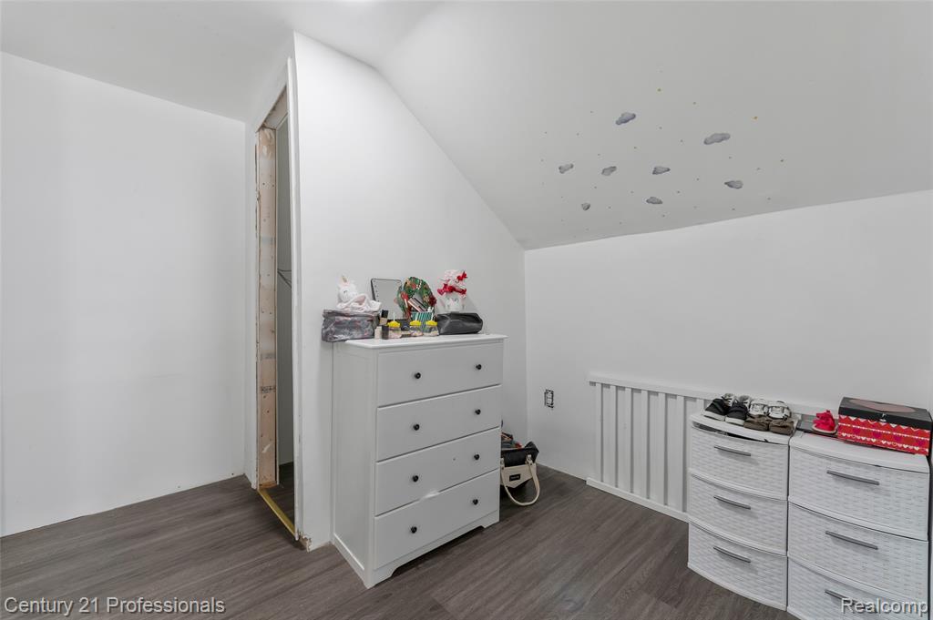 8040 Plainview Avenue Property Photo 15