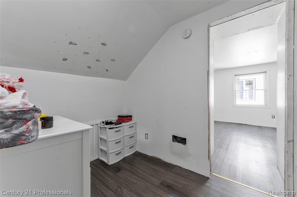 8040 Plainview Avenue Property Photo 16
