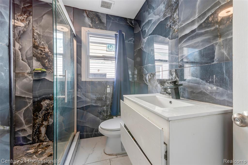 8040 Plainview Avenue Property Photo 17