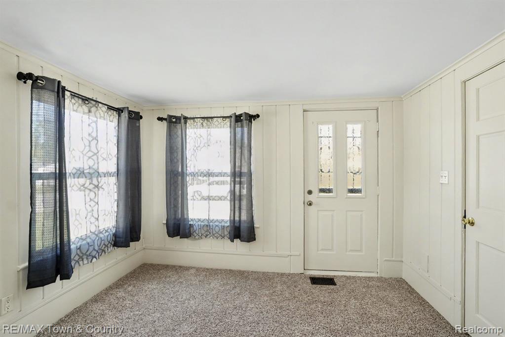 2062 E Schumacher Avenue Property Photo 3
