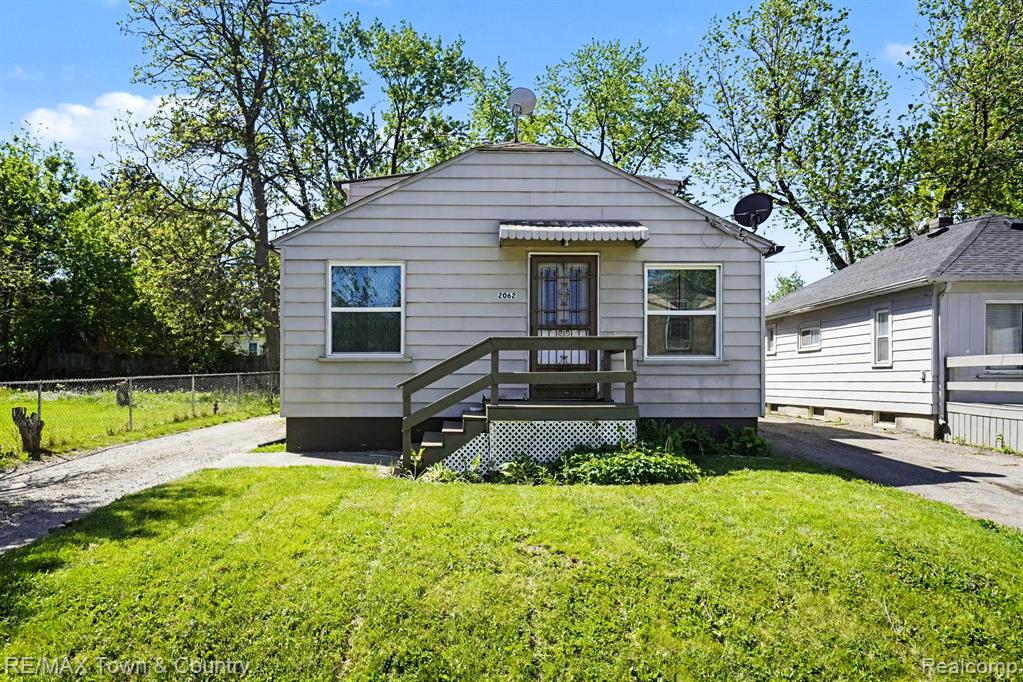 2062 E Schumacher Avenue Property Photo 22
