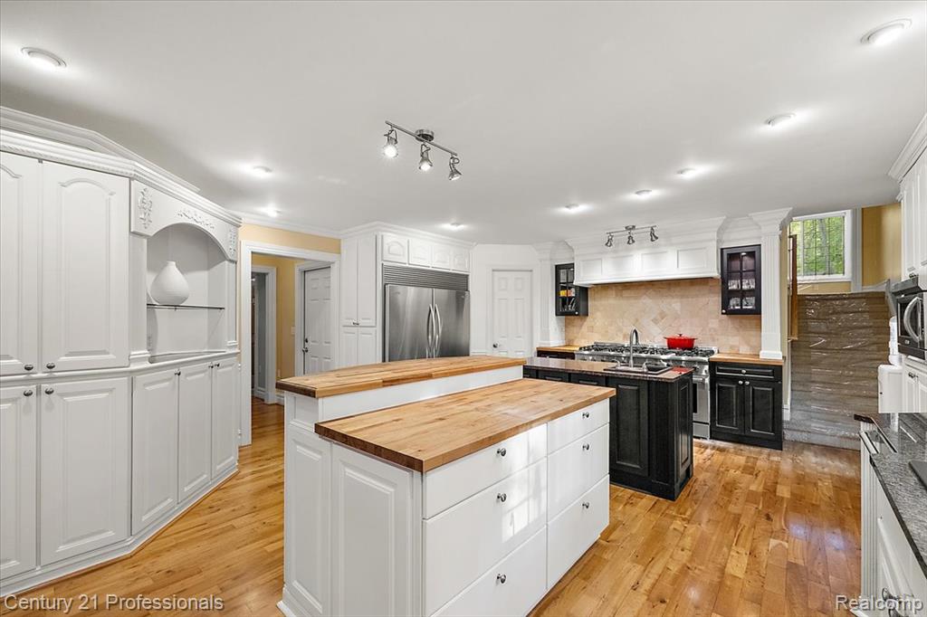 6705 College Park Drive Property Photo 43