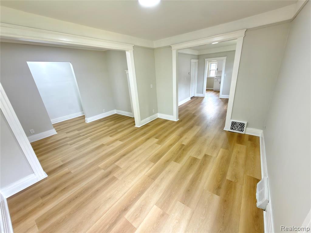 114 Pine Street Property Photo 2