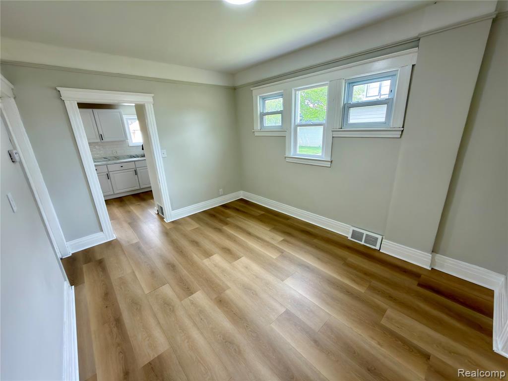 114 Pine Street Property Photo 3