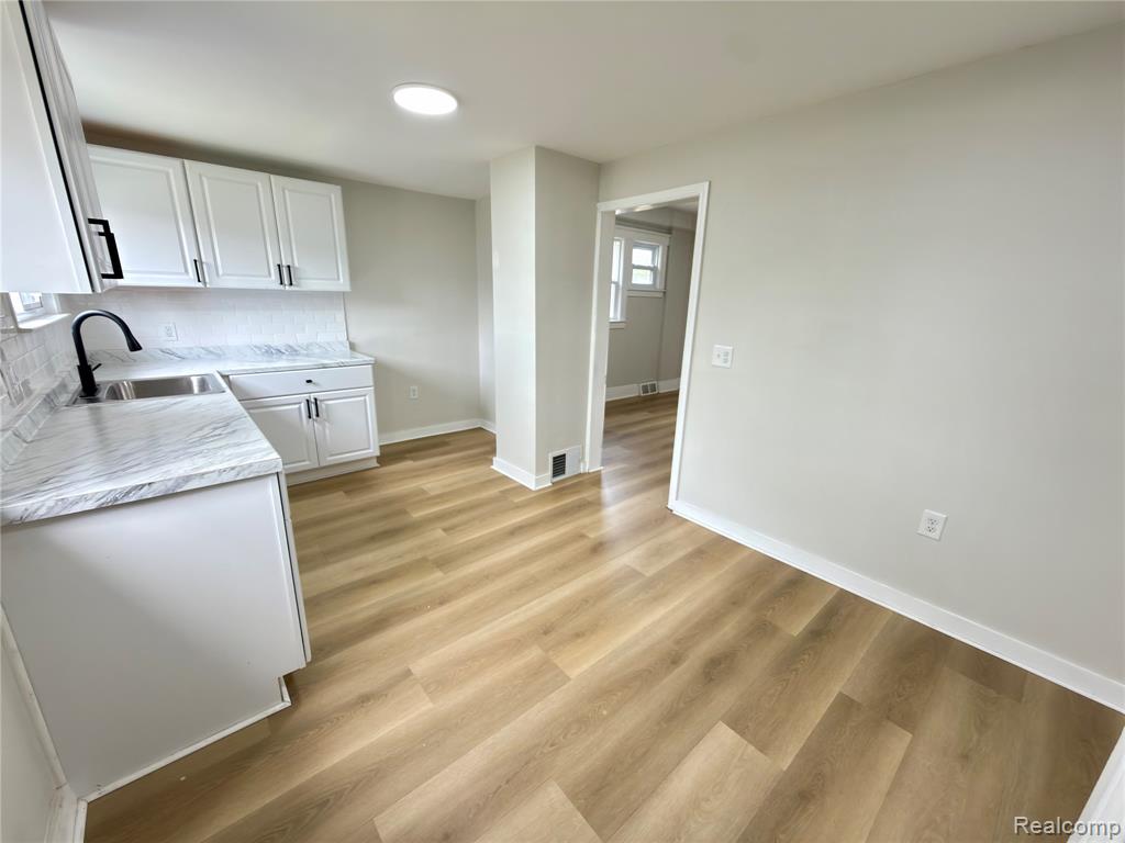 114 Pine Street Property Photo 4