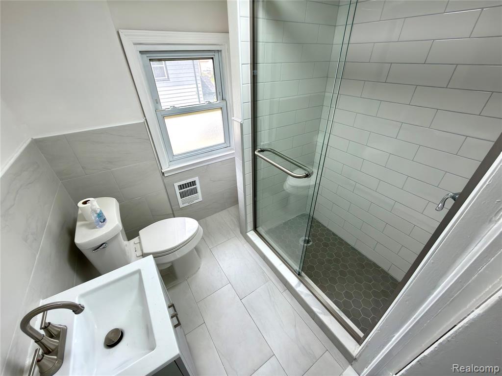 114 Pine Street Property Photo 10