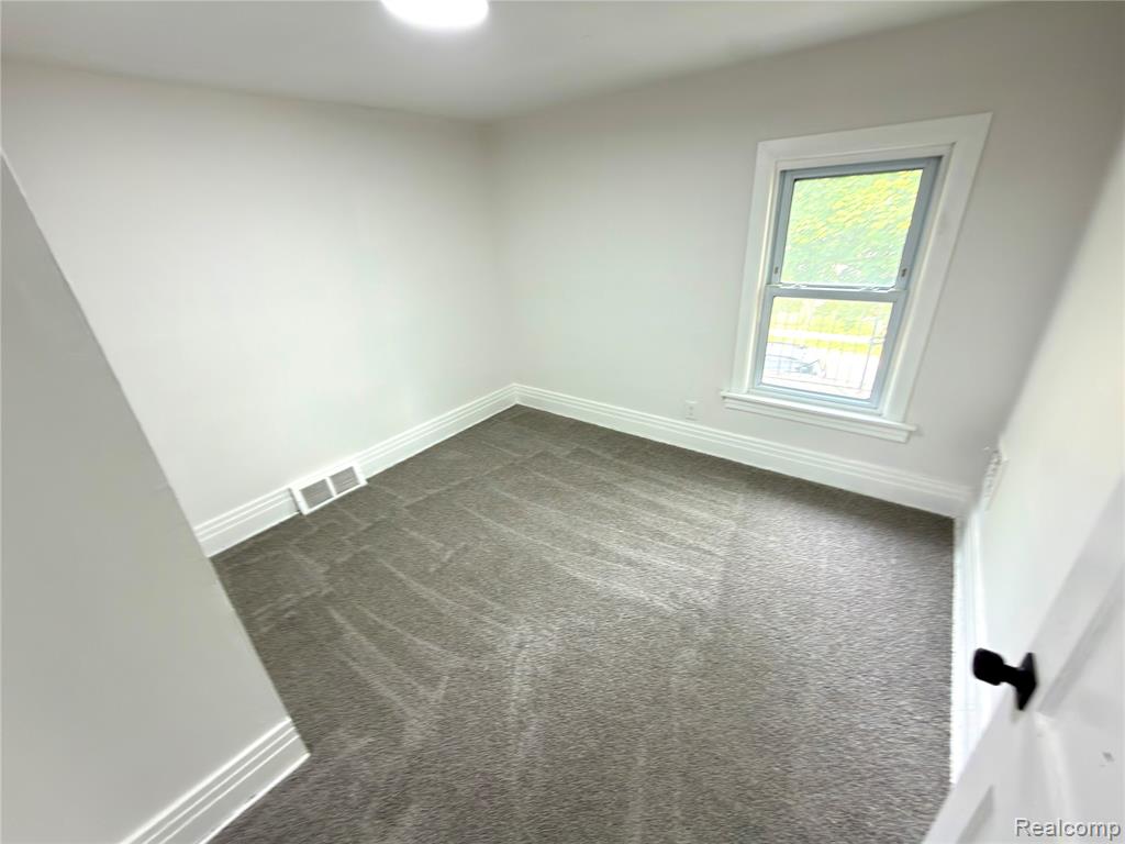 114 Pine Street Property Photo 12