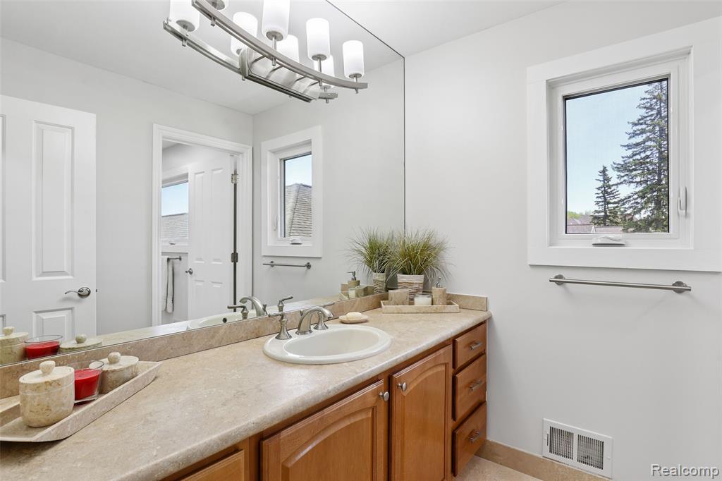 1600 Vanstone Drive Property Photo 30