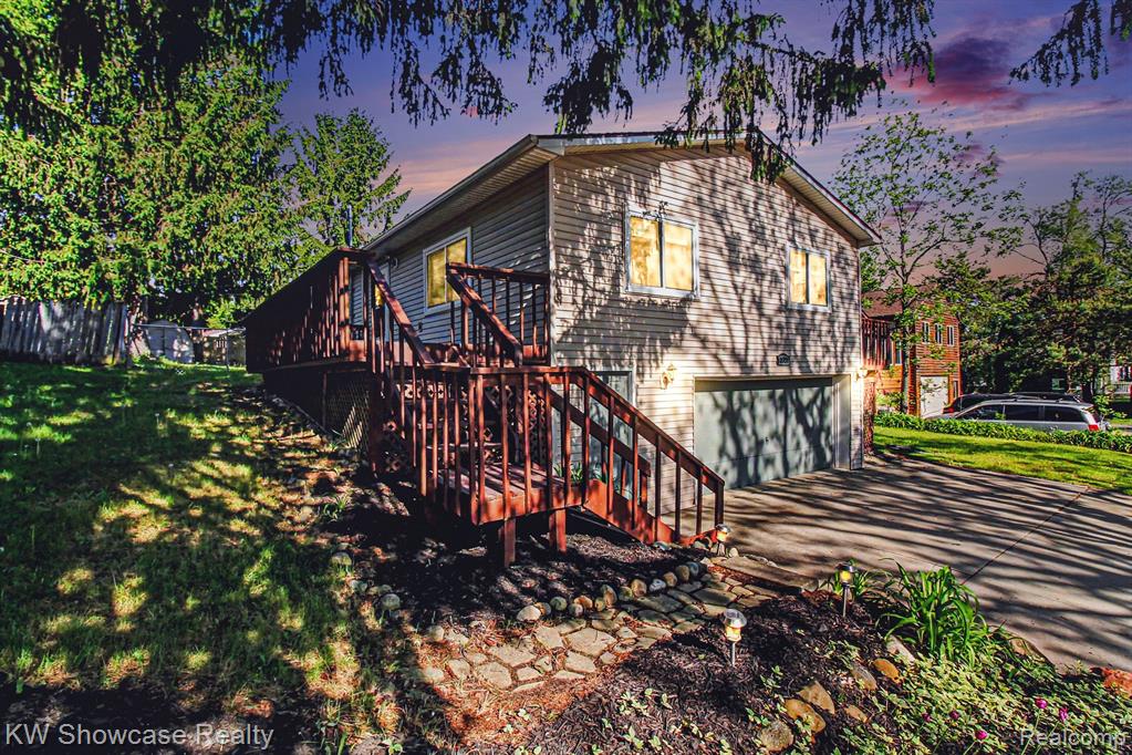 2331 Lakeside Drive Property Photo 1