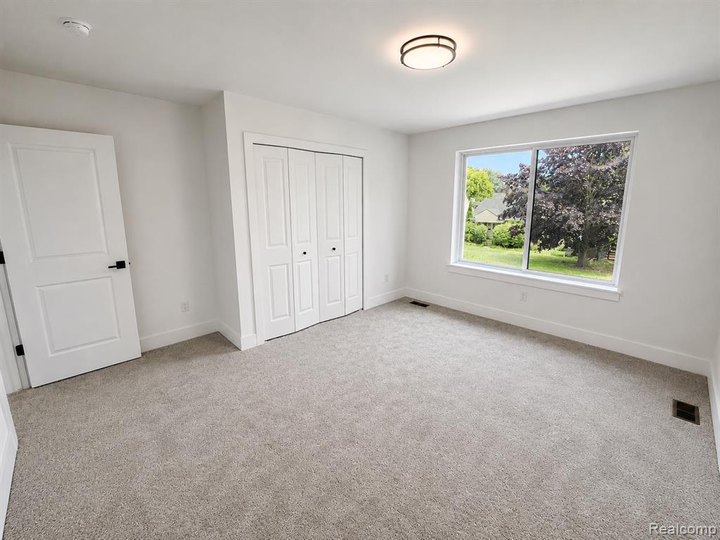 3153 Ellwood Ave. Property Photo 14