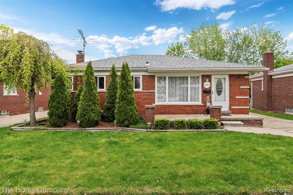 24564 Marine Avenue Property Photo 1