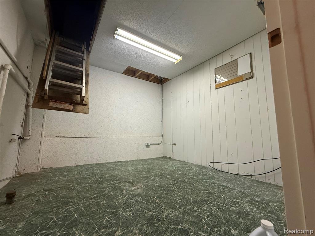 7759 Fenkell Street Property Photo 4