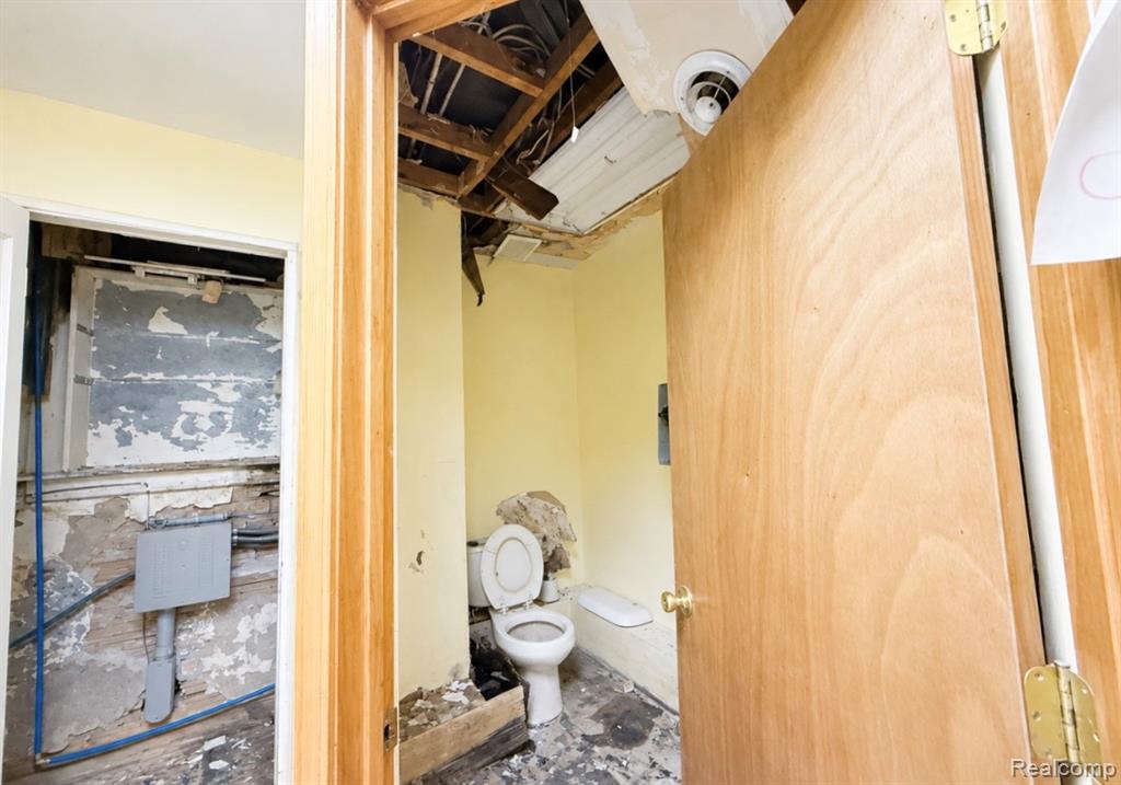 7759 Fenkell Street Property Photo 7