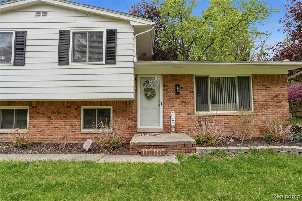 2478 Hiller Road Property Photo 4