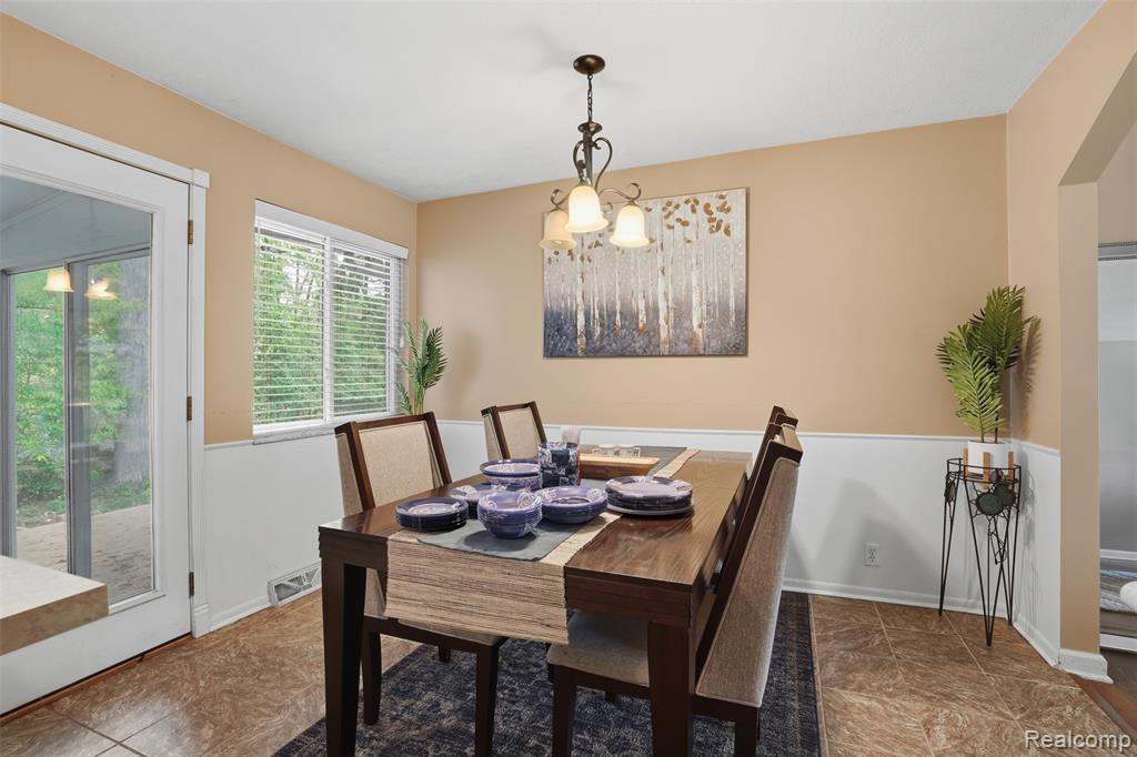 2478 Hiller Road Property Photo 8