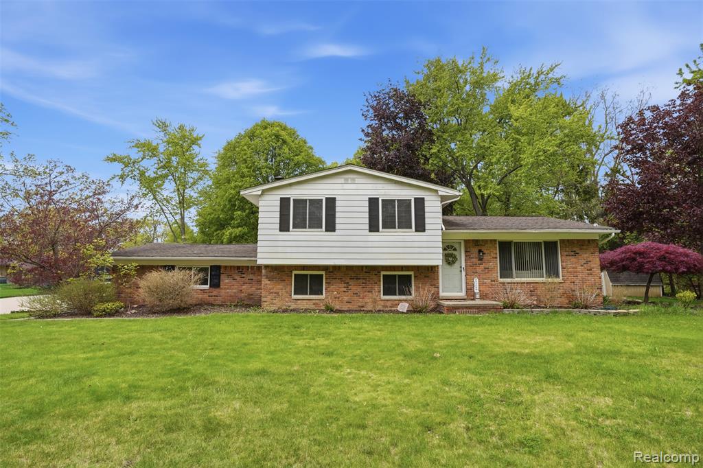 2478 Hiller Road Property Photo 9