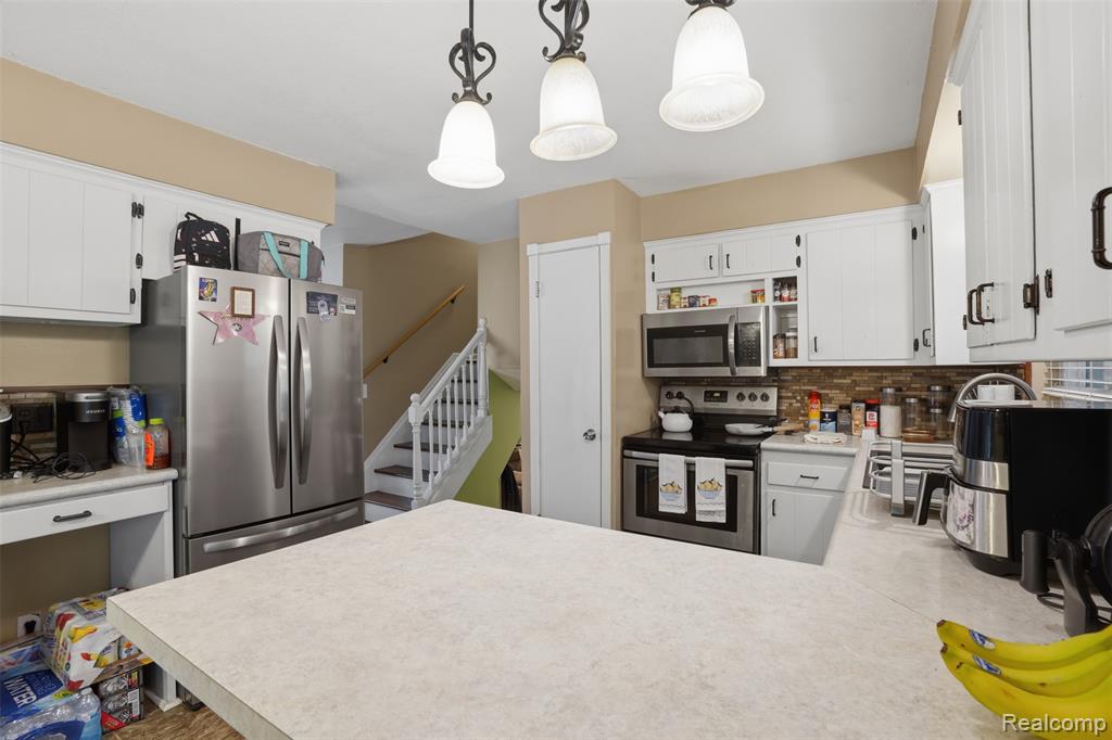 2478 Hiller Road Property Photo 12