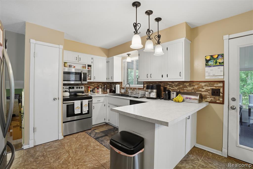 2478 Hiller Road Property Photo 13