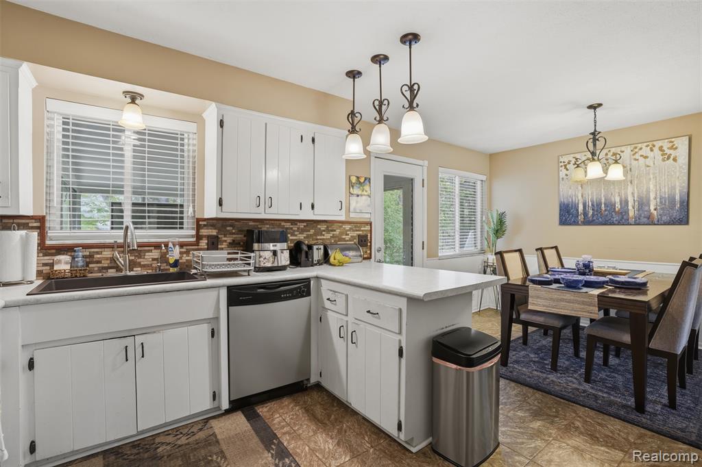 2478 Hiller Road Property Photo 14