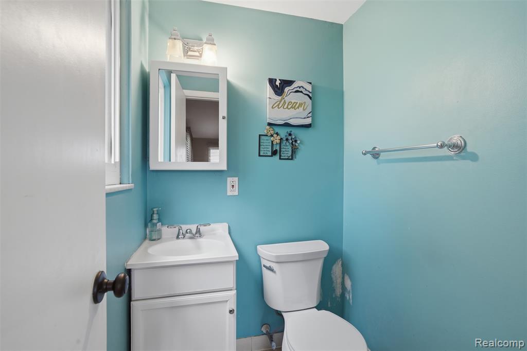 2478 Hiller Road Property Photo 16