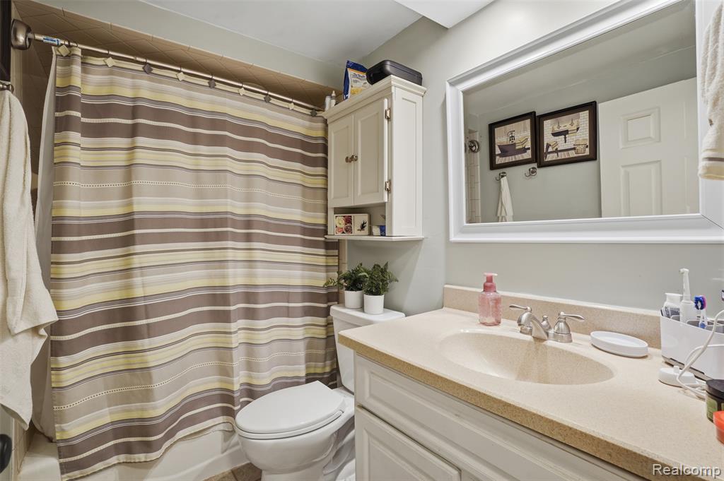 2478 Hiller Road Property Photo 24