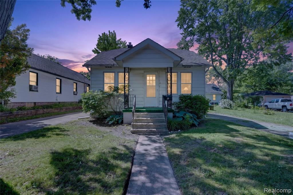 29 W New York Avenue Property Photo 1
