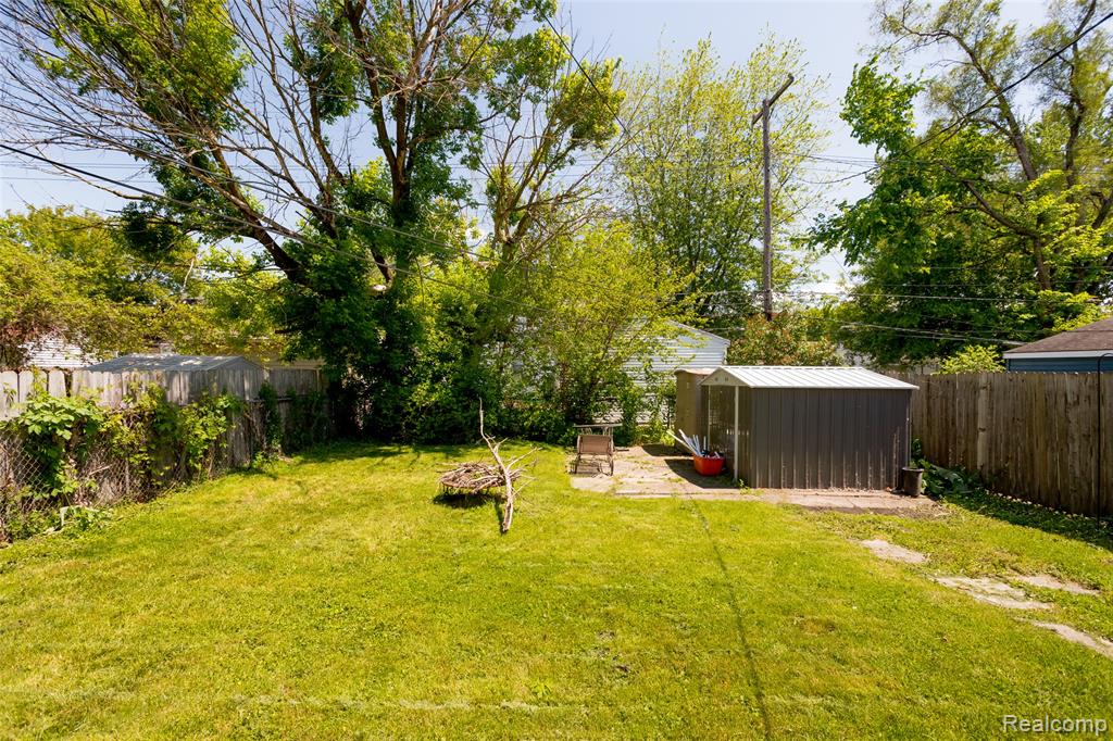 23122 Reynolds Avenue Property Photo 6