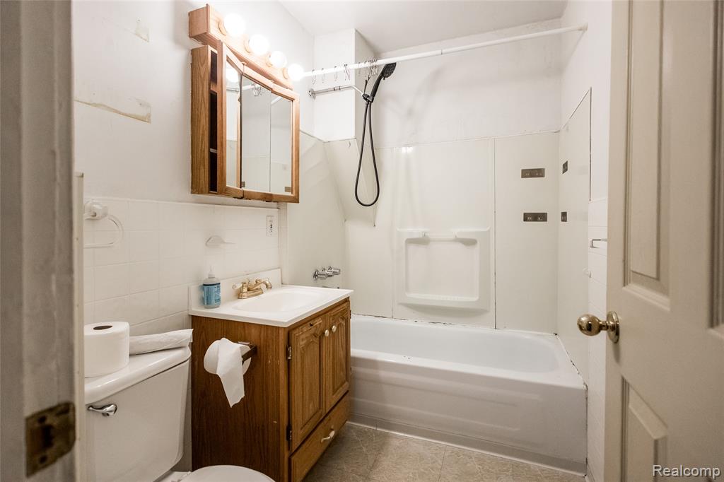 23122 Reynolds Avenue Property Photo 18