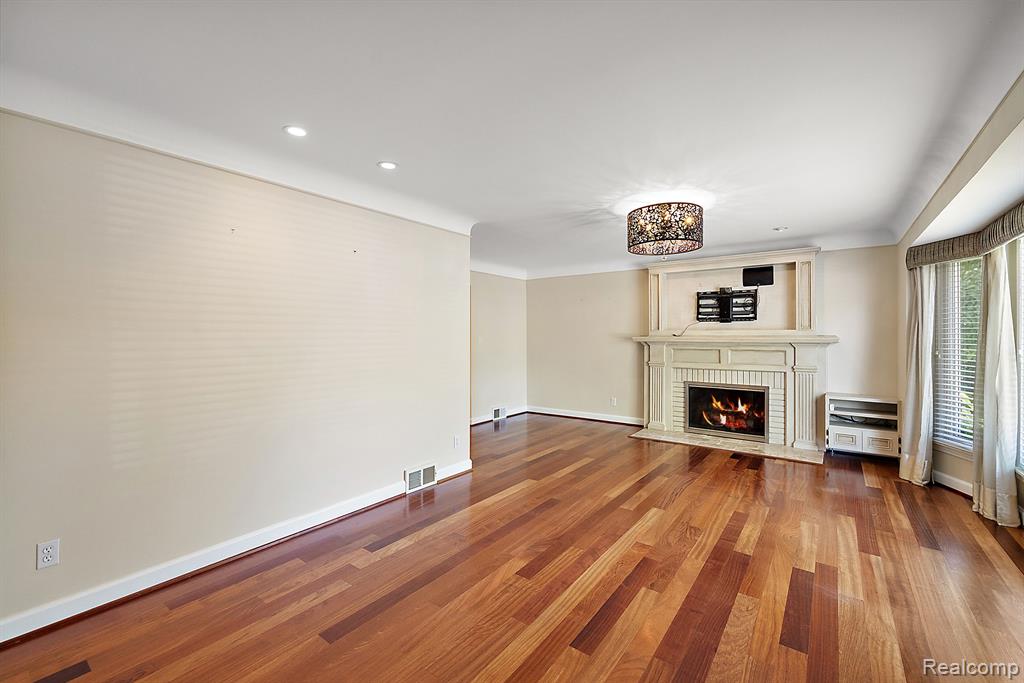 2546 Dorchester Road Property Photo 4