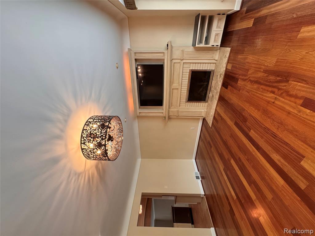 2546 Dorchester Road Property Photo 5