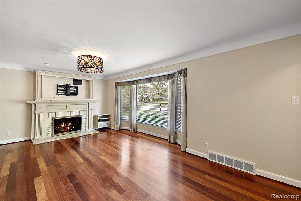 2546 Dorchester Road Property Photo 6
