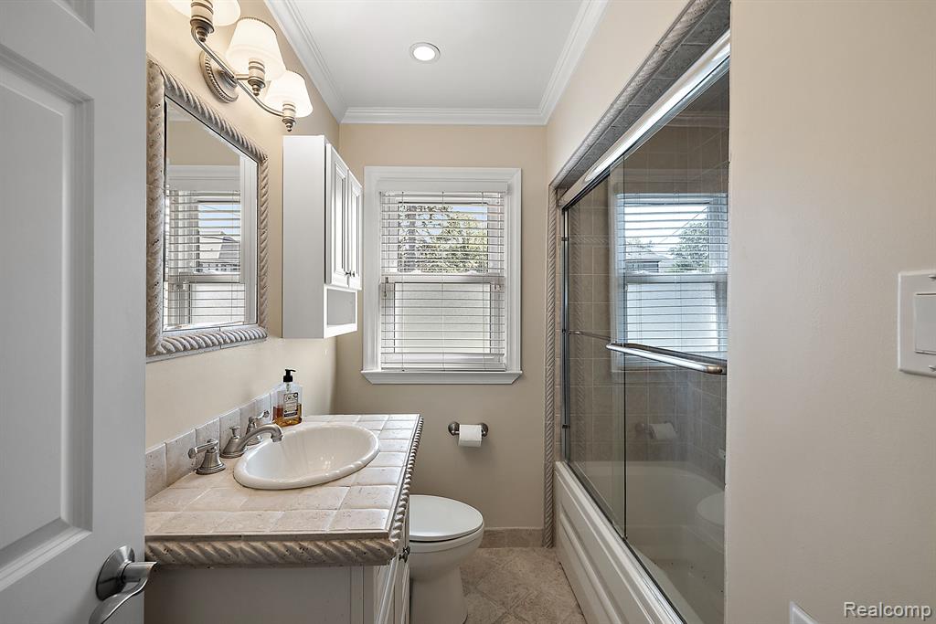 2546 Dorchester Road Property Photo 16