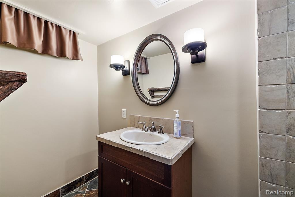 2546 Dorchester Road Property Photo 39