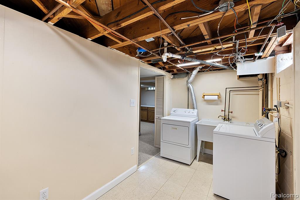 2546 Dorchester Road Property Photo 41