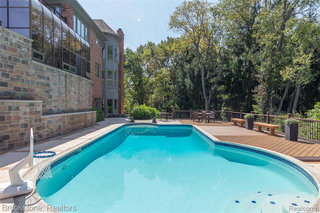 1494 Highpoint Property Photo 5