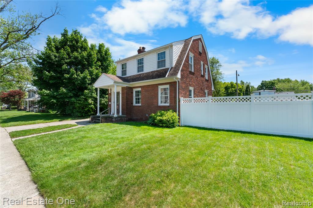 433 Kings Highway Property Photo 3