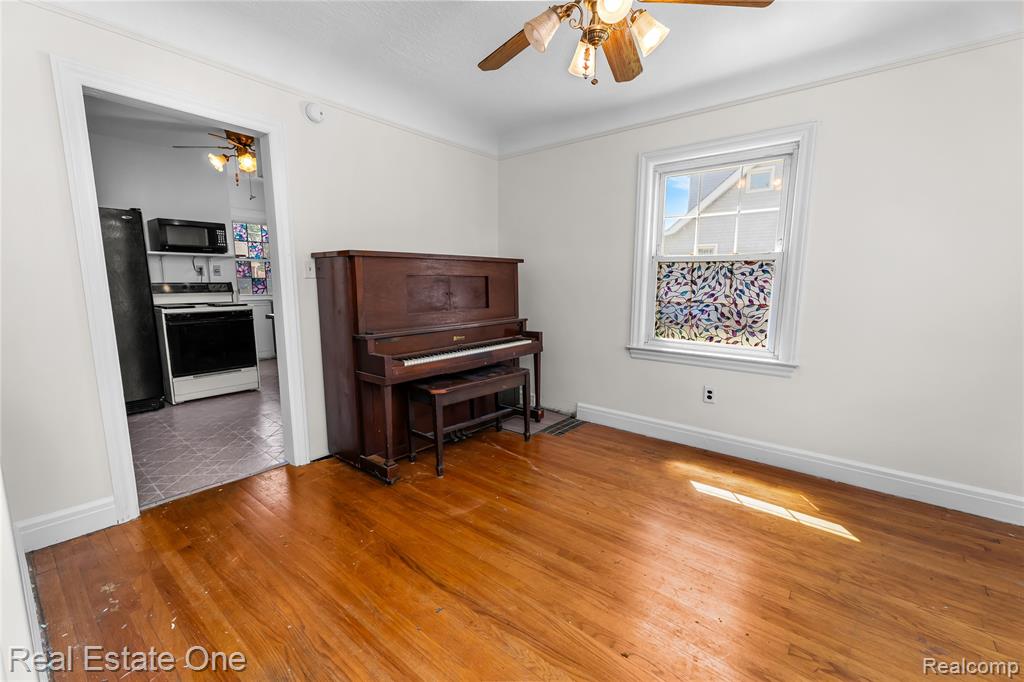 433 Kings Highway Property Photo 8