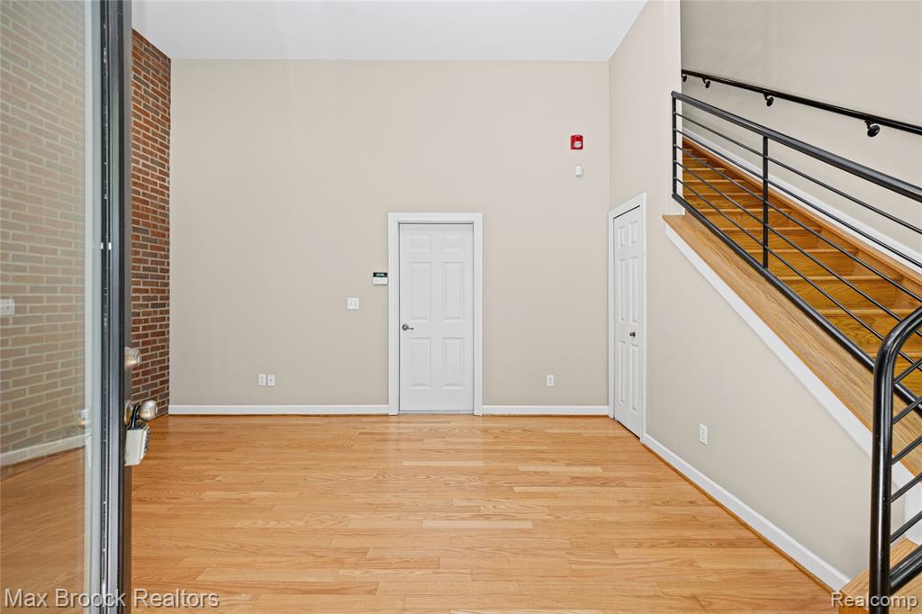 420 Lewis Court Property Photo 3