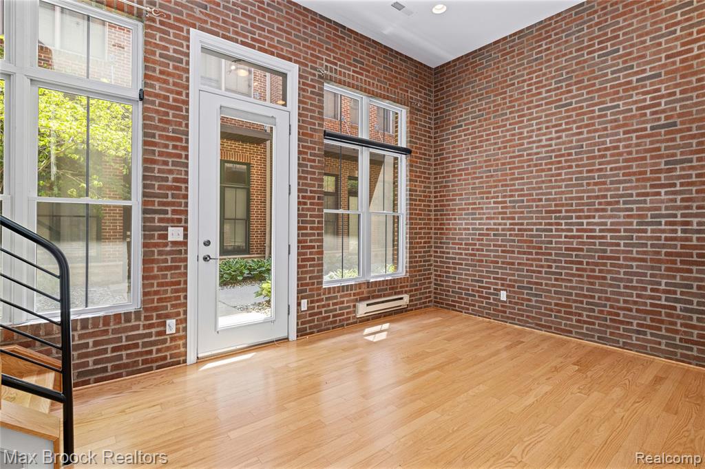 420 Lewis Court Property Photo 6