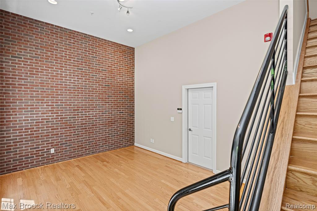420 Lewis Court Property Photo 7