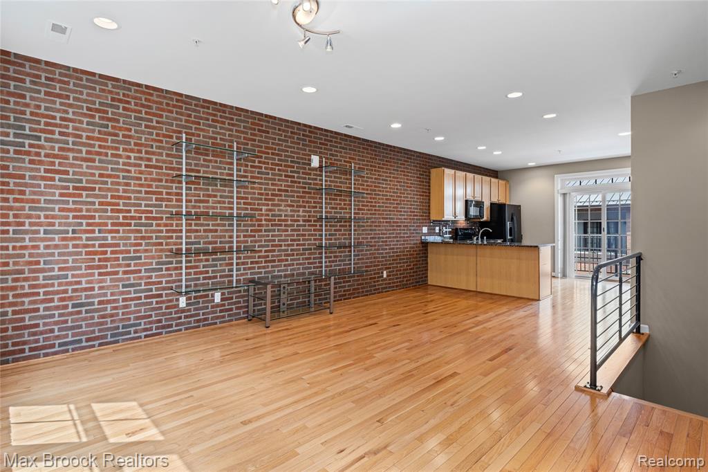 420 Lewis Court Property Photo 9