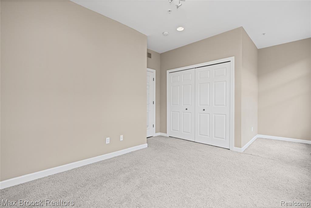 420 Lewis Court Property Photo 28