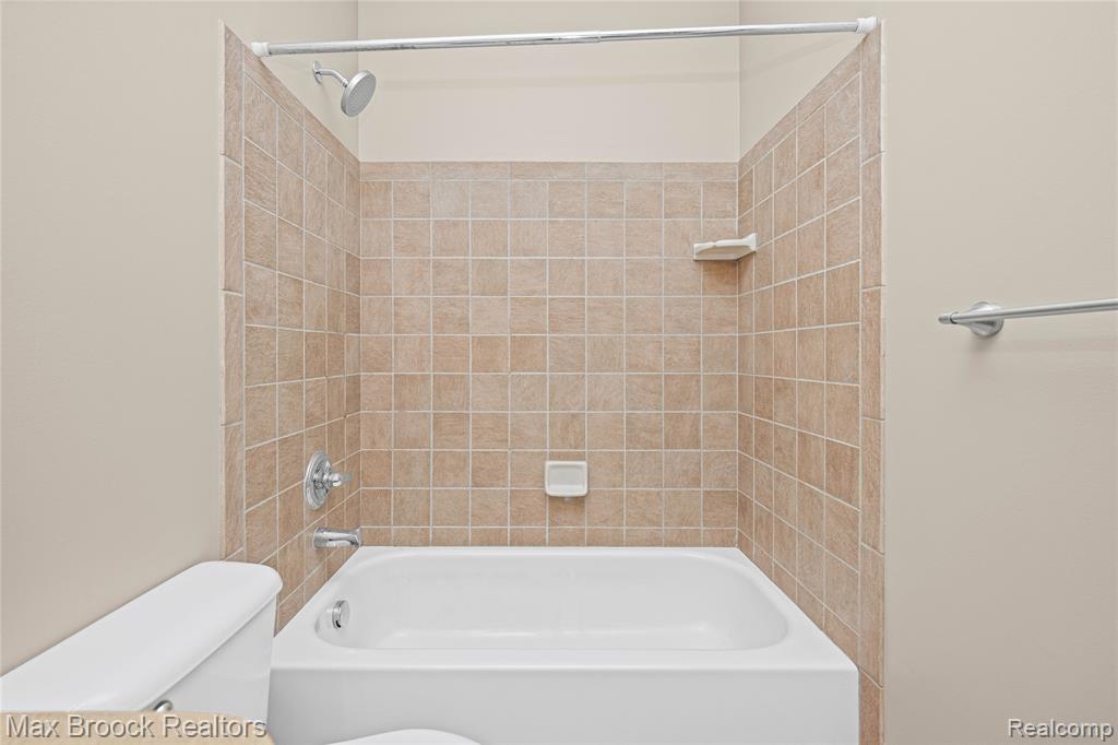 420 Lewis Court Property Photo 37