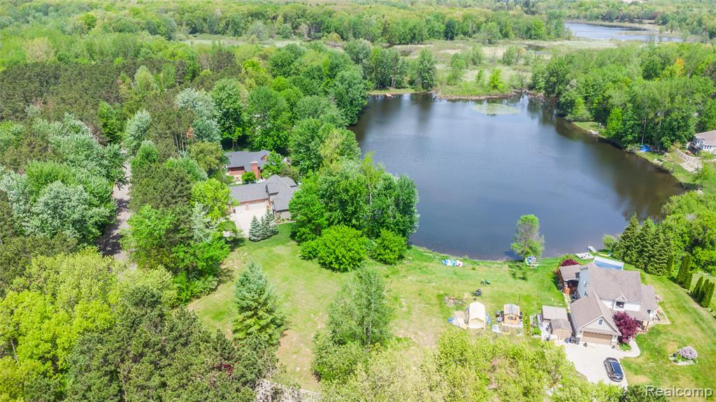 9076 Pineview Lake Court Property Photo 2