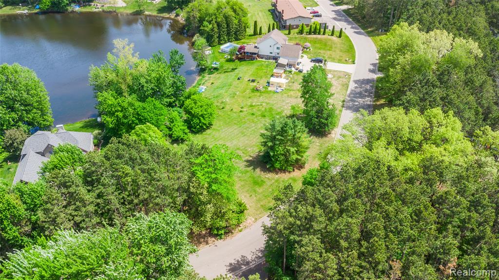 9076 Pineview Lake Court Property Photo 3