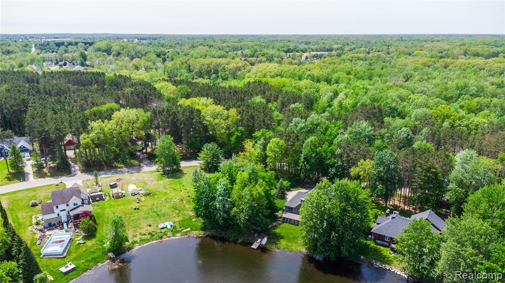 9076 Pineview Lake Court Property Photo 6