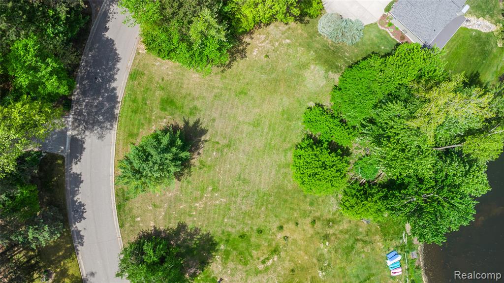 9076 Pineview Lake Court Property Photo 9