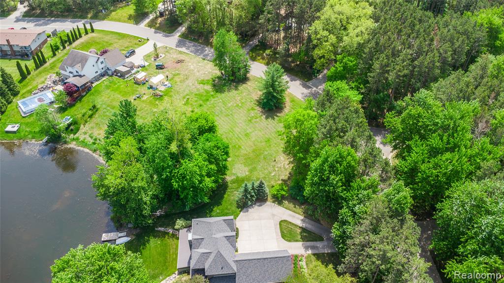 9076 Pineview Lake Court Property Photo 10